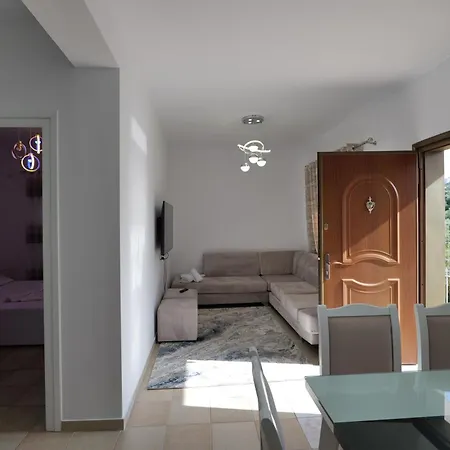 Loris Apartment *